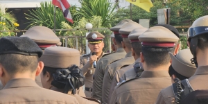 ผกก.สภ.เมืองเลย ร่วมเข้าแถวเคารพธงชาติ สวดมนต์ไหว้พระ กล่าวคำปฏิญาณ